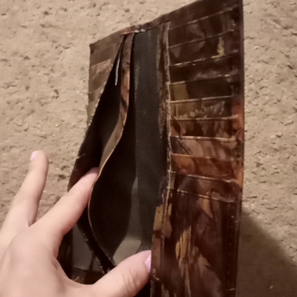 Mossy Oak Wallet - Picture 4 of 4